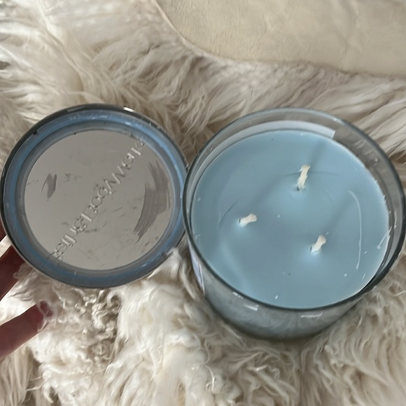 NWOT Bath & Bodyworks 3 wick candle Frozen Lake - Picture 3 of 3